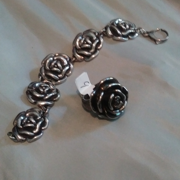 Jewlry - Picture 3 of 4